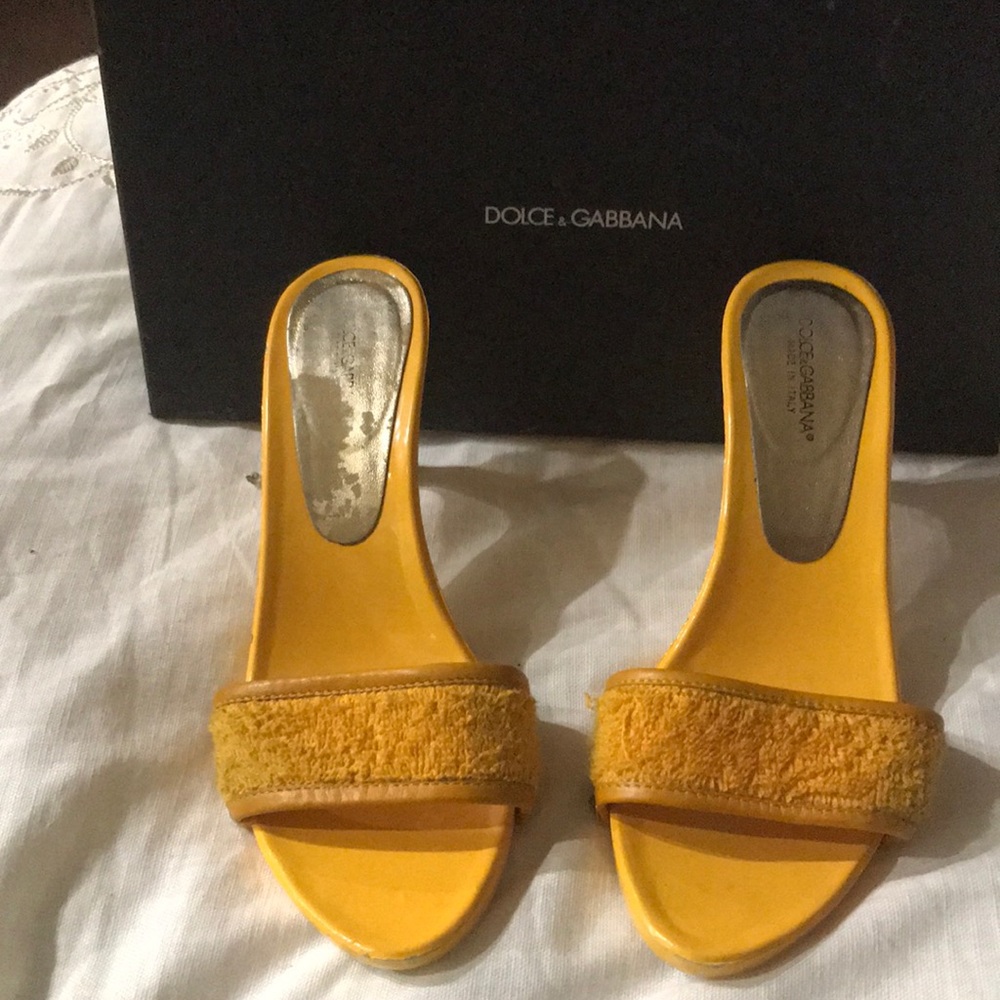 Beautiful Dolce & Gabbana slip on kitten heels